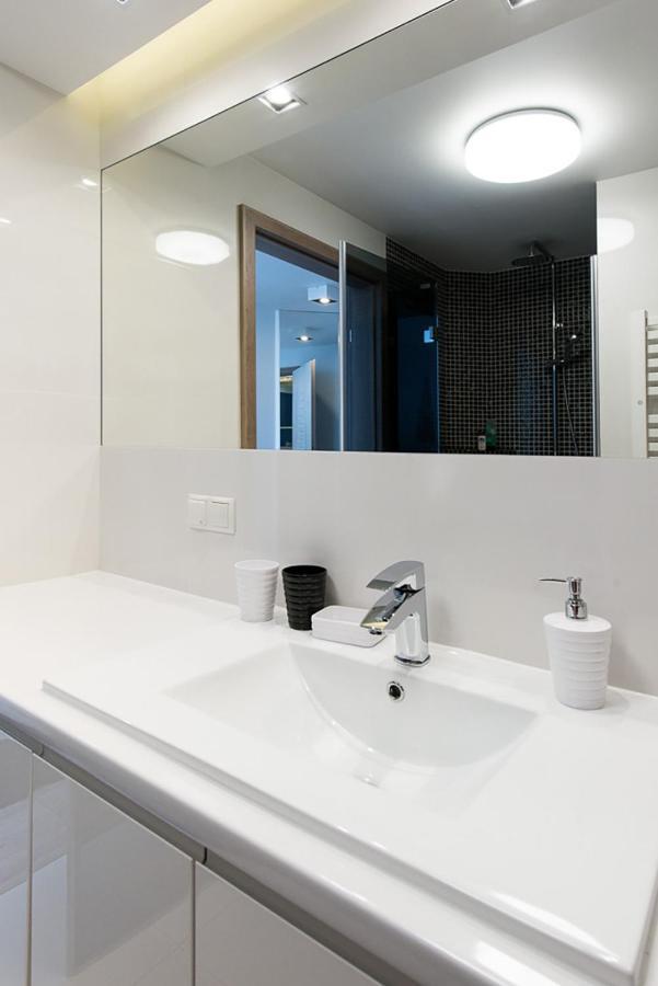 Cozy And Large 62 M2 Apartment With Air Conditioning, Old Town Krasków Exterior foto