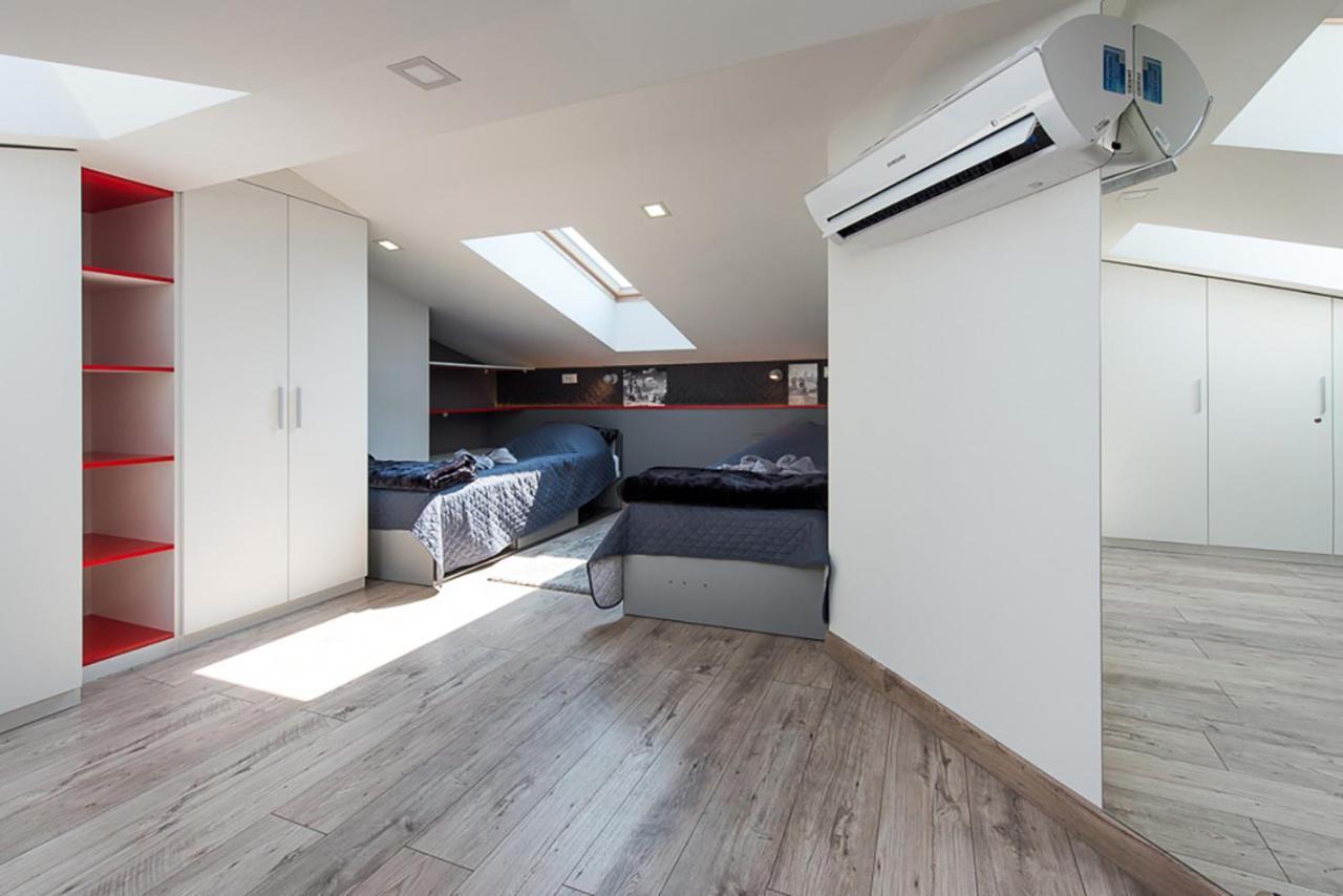 Cozy And Large 62 M2 Apartment With Air Conditioning, Old Town Krasków Exterior foto